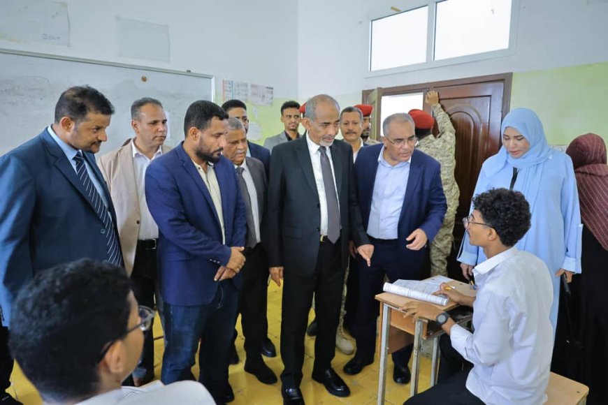 عضو الرئاسي الصبيحي والوزير العبادي يدشنان اختبارات الثانوية العامة في المحافظات المحررة من العاصمة المؤقتة عدن 