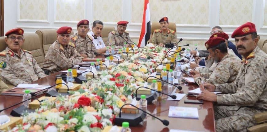 وزير الدفاع يترأس اجتماعاً للمجلس الأعلى للأكاديمية العسكرية العليا في عدن 