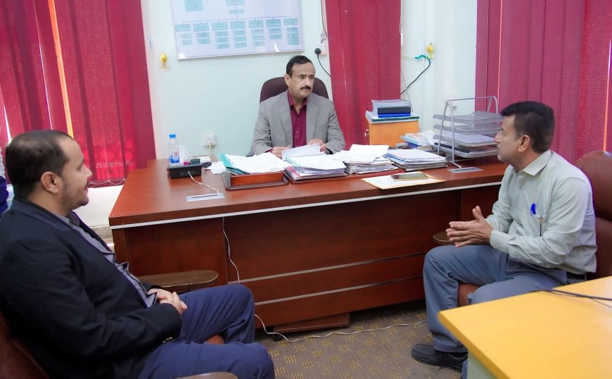 المحافظ بن الوزير يلتقي قيادة السلطة المحلية بمديرية رضوم ويؤكد أستمرار دعمه لجهود التنمية وتحسين الخدمات.