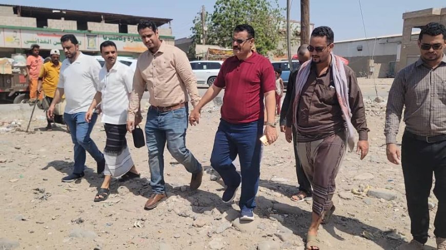 الممول من "مؤسسة السعيد للسيراميك"..مدير عام المنصورة يدشن مشروع "إعادة تأهيل دوار بئر فضل" بشارع الخمسين