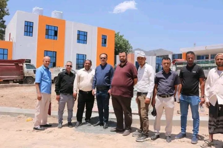 مدير الصحة بتعز يطّلع على مستوى الإنجاز في مشروع مركز الكويت للأطراف الصناعية والعلاج الطبيعي