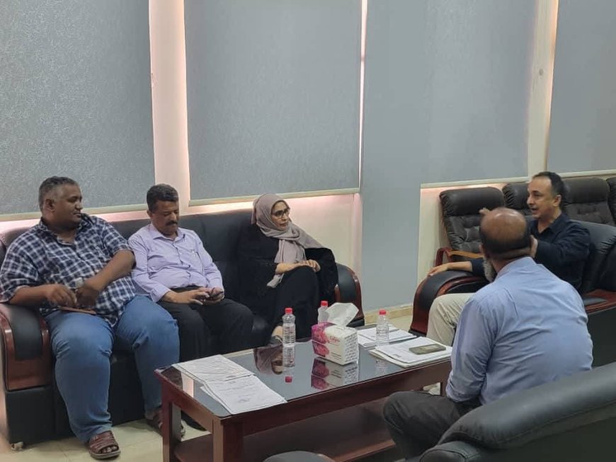 الوكيل المساعد لوزارة الصحة تطلع على سير العمل بمكتب الصحة بعدن وتؤكد تعزيز الشراكة للارتقاء بجودة الخدمات الصحية