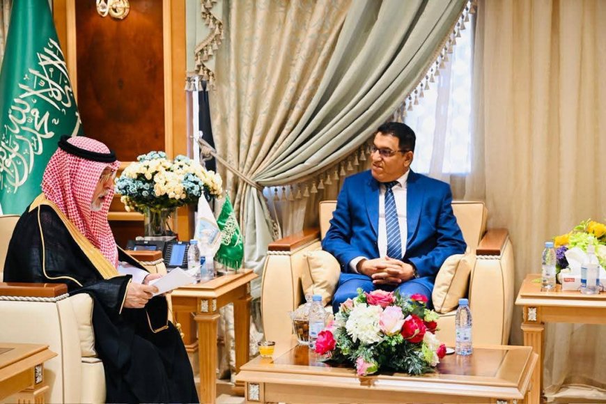 المستشار الثقافي بالرياض يبحث مع رئيس جامعة الإمام محمد بن سعود تعزيز التعاون الأكاديمي