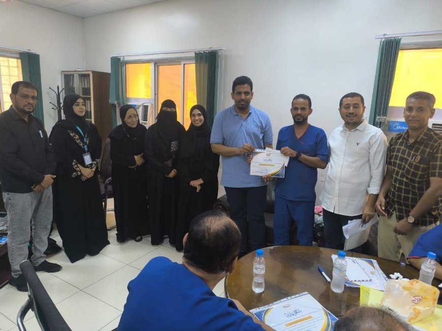 احتفاءً باليوم العالمي للتبرع بالدم ... مكتب وزارة الصحة العامة والسكان بساحل حضرموت ينظم فعالية تكريمية لمنتسبي بنك الدم بمستشفى المكلا للأمومة والطفولة وسفراء التبرع بالدم .