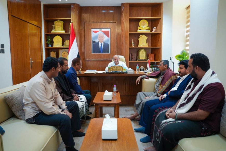 الخنبشي يناقش الأوضاع الخدمية والأمنية بمديرية الريدة وقصيعر ويؤكد دعم جهود التنمية والاستقرار