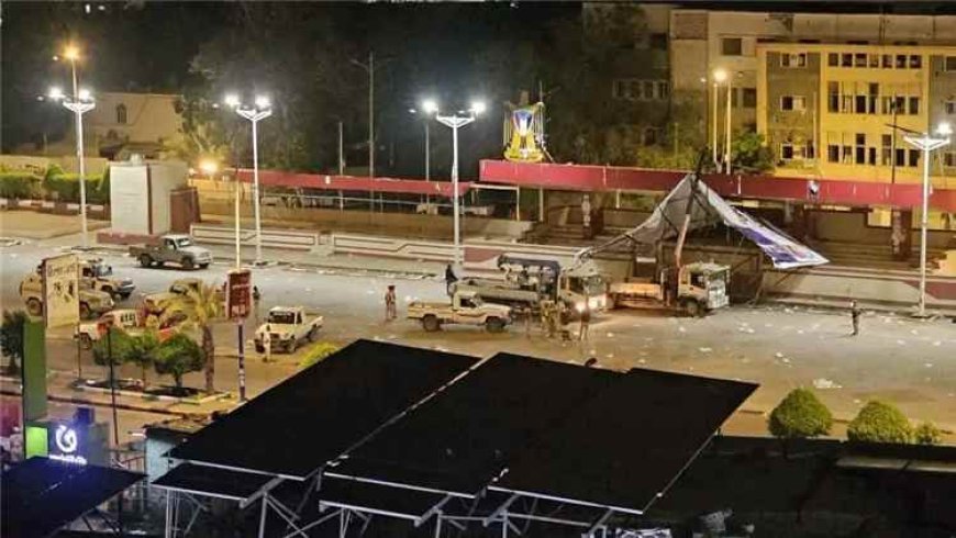 إزالة صورة عيدروس الزبيدي من ساحة العروض في عدن واقتلاع الهيكل الحديدي الحامل لها