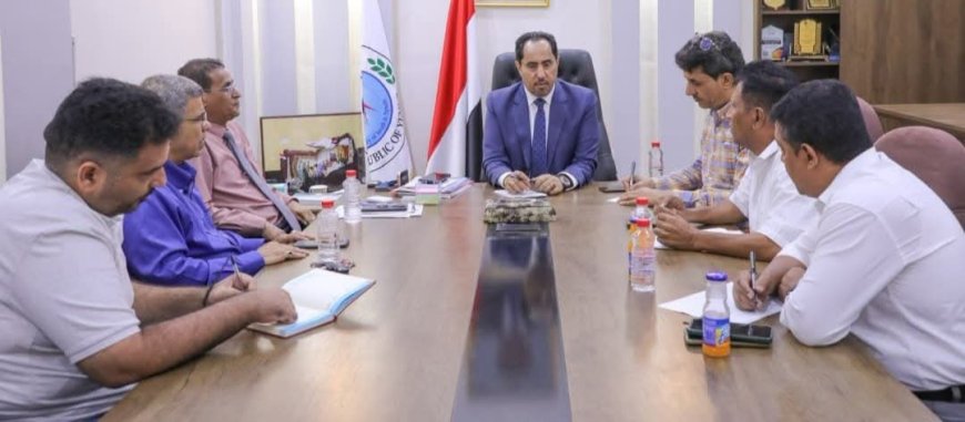البكري يلتقي نائب مدير عام مكتب الشباب والرياضة في المهرة لمناقشة عدد من القضايا