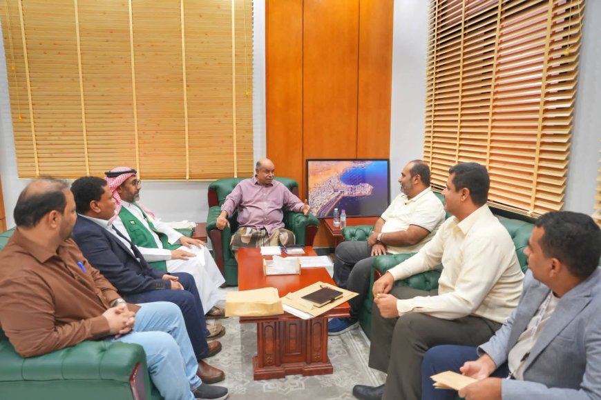 عضو مجلس القيادة الرئاسي محافظ حضرموت يطّلع على تدخلات مركز الملك سلمان للإغاثة ويؤكد دعم المشاريع الإنسانية والتنموية بالمحافظة