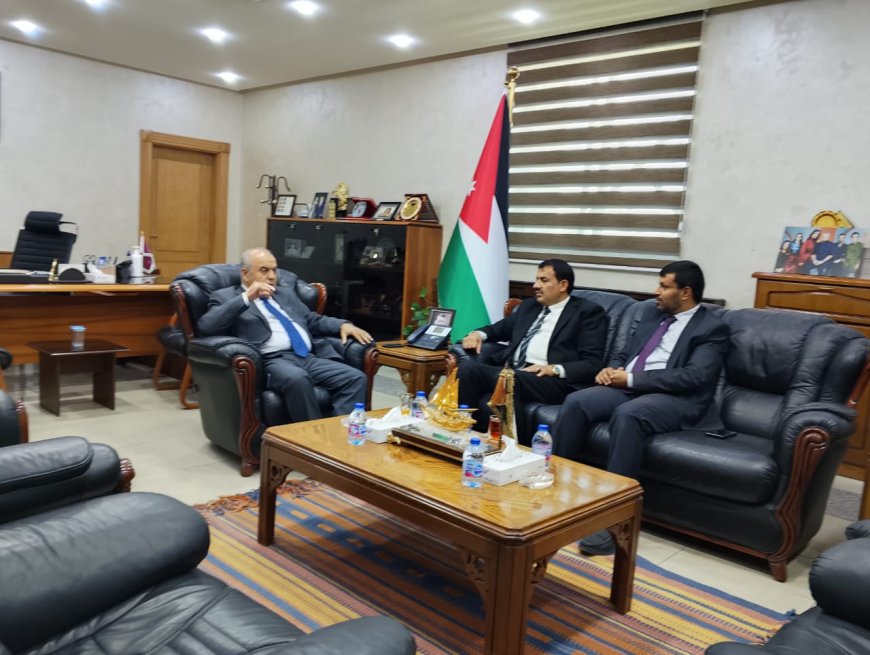 الأردن: نائب رئيس جامعة إقليم سبأ يبحث مع وزير التعليم العالي الاردني تطوير العلاقات الاكاديمية والعلمية  