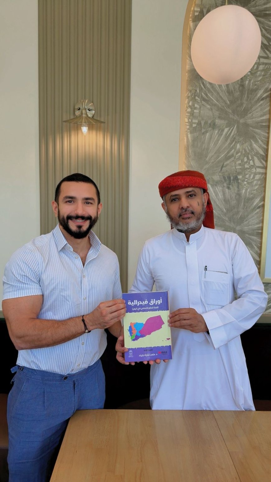 صلاح باتيس يلتقي مسؤولاً بريطانياً ويؤكد أهمية الدولة الاتحادية وتحقيق السلام في اليمن