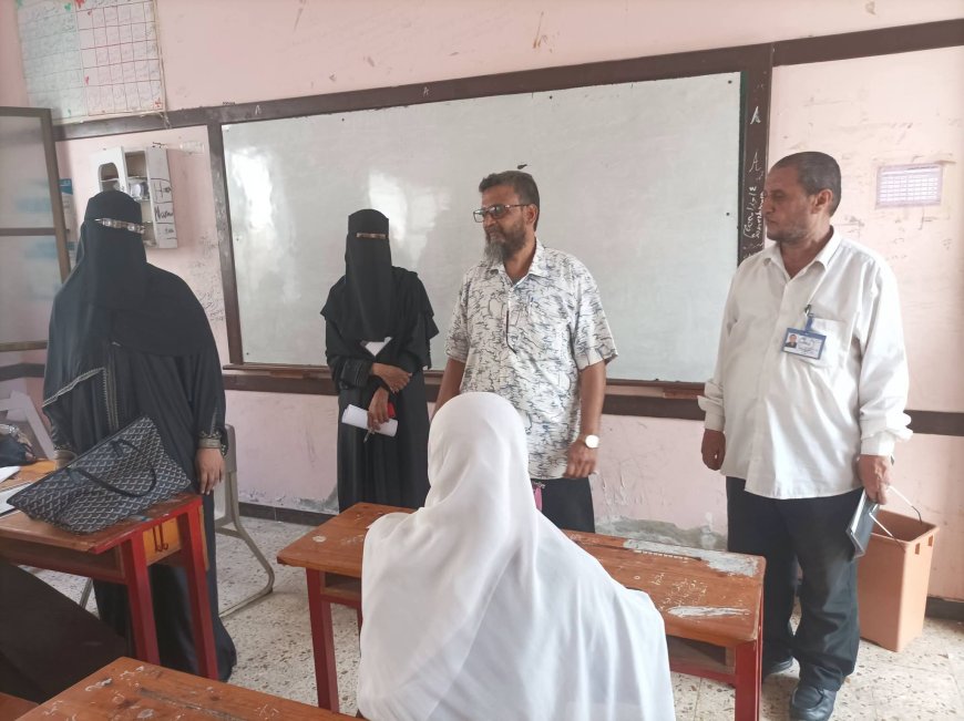 مدير تربية صيرة يتفقد سير امتحانات الثانوية العامة في ثانوية أبان النموذجية 