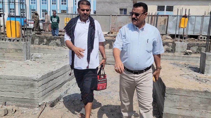 مدير عام المنصورة يتفقد مشروع استكمال بناء مكاتب السلطة المحلية بالمديرية..