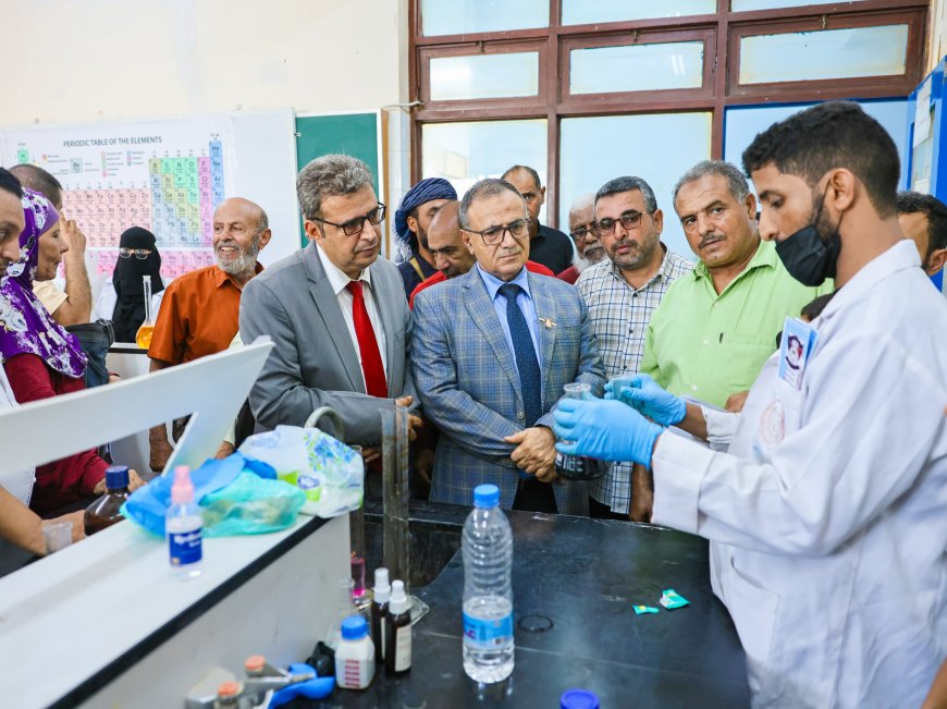 رئيس جامعة عدن يشهد اليوم العلمي المفتوح بكلية العلوم