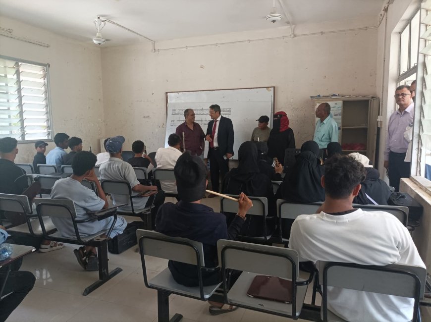 وزير الثقافة والسياحة يقوم بزيارة تفقدية لمعهد جميل غانم للفنون الجميلة للاطلاع على سير العمل الاكاديمي داخل المعهد .