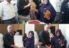 مدير عام مكتب الصحة بعدن يكرم مديره مركز الطوارئ التواليدية بصيرة تقديراً لجهودها المتميزة في نقلة النوعية للمركز