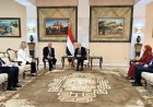 رئيس مجلس القيادة يتسلم أوراق اعتماد عدد من السفراء الجدد