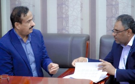 المحافظ بن الوزير يناقش مع مدير عام المالية تعزيز تحصيل الموارد العامة المشتركة ورفع كفاءة إدارتها المالية