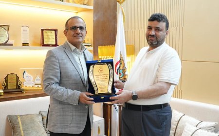 وزير الصحة يكرّم مدير عام مستشفى كرى العام بمأرب كافضل مستشفى للعام ٢٠٢٥ تقديرًا لجهوده في تطوير الأداء المؤسسي