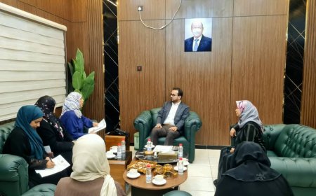 عدن .. وزير الخدمة المدنية يلتقي رئيسة اللجنة الوطنية للمرأة لبحث تمكين النساء وحقوق الموظفات
