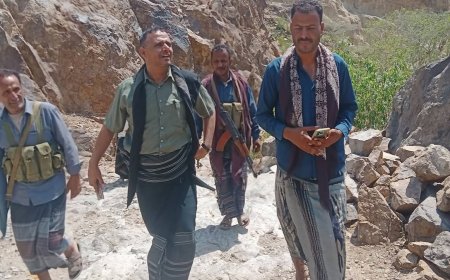 بتوجيهات المحافظ القبّة.. الوكيل الحسني يتفقد جبهة الأزارق غرب الضالع ويشيد بمقاتليها 