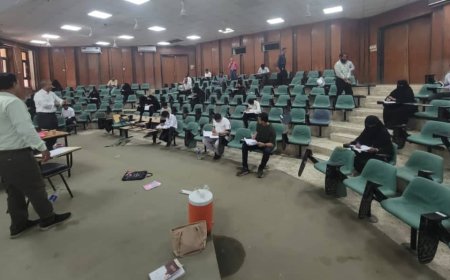 بنجاح وتنظيم متميز.. كلية الحقوق بجامعة عدن تختتم امتحاناتها 
