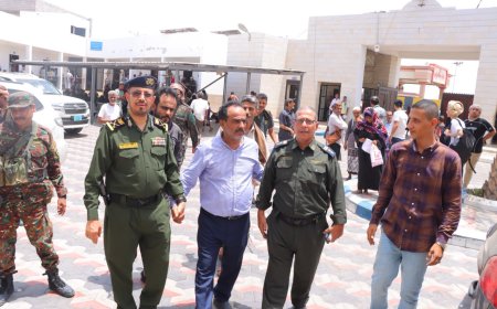 مدير عام خور مكسر يستقبل وكيل وزارة الداخلية لقطاع الخدمات المدنية ويطلعان على سير العمل بمركز الأحوال المدنية