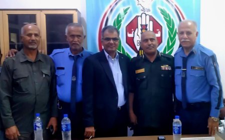 إدارة أمن عدن تشرف على مراسم التسليم والاستلام لتولي قيادة إدارة شرطة السير.