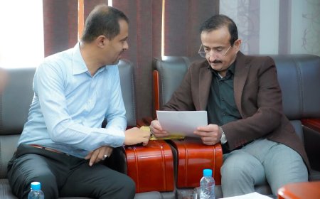 المحافظ بن الوزير يناقش أداء المؤسسة العامة للتأمينات الاجتماعية ومستوى التغطية التأمينية.