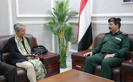 وزير الداخلية يبحث مع سفيرة مملكة هولندا تعزيز التعاون الأمني 