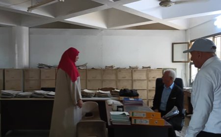 لجنة من محافظة عدن تطلع على سير العمل في مكتب التربية