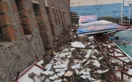  تعز..رياح قوية تضرب لوحات إعلانية وجزء من سور ملعب الشهداء يثير مخاوف بشأن سلامة المنشآت