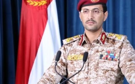 أول تعليق حوثي على استهداف مطار صنعاء بغارات جوية