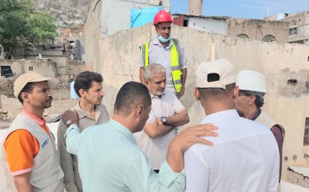 وكيل محافظة تعز يتفقد مشاريع ترميم وصيانة المعالم التاريخية في المدينة القديمة
