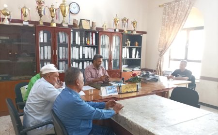 مدير التربية والتعليم بمديرية صيرة يعقد اجتماعًا بمدراء المدارس الخاصة 