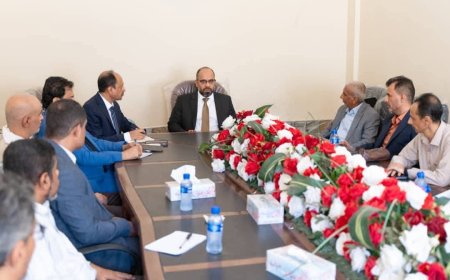 وزير الاتصالات باصرة يطلع على أوضاع هيئة البريد والتوفير البريدي بعدن
