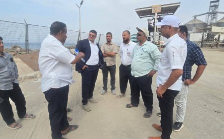 مدير عام شركة النفط بساحل حضرموت ينفذ نزولاً ميدانياً لمنشآت خلف ويقرّ حزمة إجراءات لرفع كفاءة العمل وتعزيز البنية التحتية.
