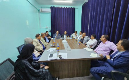 محافظ المحافظة يرأس اجتماع مجلس إدارة مركز القلب والأوعية الدموية ويشيد بأدائه الطبي 