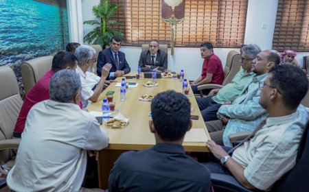 رئيس جامعة عدن يترأس اجتماعًا موسعًا لمناقشة تطوير السجل الأكاديمي وتوسيع خدماته لطلاب السنة التحضيرية