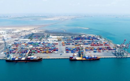 وزير النقل يوجه بإلزام الخطوط الملاحية بنقل حاويات التجار اليمنيين العالقة إلى ميناء عدن