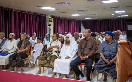 مدير عام المكلا يؤكد دعم السلطة المحلية لبرامج بناء الإنسان خلال تدشين "مخيم الصفوة الصيفي" وزيارته لمركز ابن مسعود