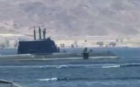 رعب في إسرائيل بعد ظهور غواصة مجهولة في إيلات وصحيفة (معاريف) تنشر مقطع فيديو لها 