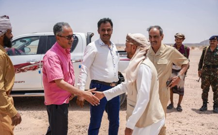 الأمين العام يضع حجر الأساس لمشروع قرية الخيريين (16) بمدينة عتق بدعم من الإشقاء في الكويت 