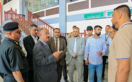 وزير النقل يتفقد سير العمل بعدد من المؤسسات التابعة للوزارة ويؤكد استمرار النشاط الملاحي والجوي 