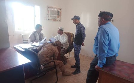 وكيل نيابة صيف الابتدائية يتفقد أوضاع الموقوفين بحجز الأمن في دوعن ويؤكد الالتزام بالإجراءات القانونية