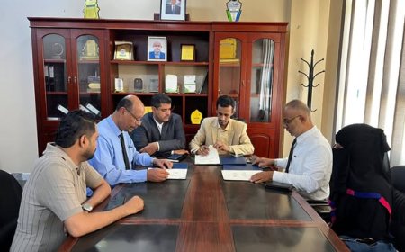 وكيلا حضرموت الجيلاني وبن خوار يشهدان توقيع مذكرة تفاهم بين صندوق النظافة والتحسين ومديرية مدينة المكلا