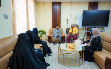 المحافظ شيخ يطّلع على التحضيرات الجارية لإحياء أربعينية الفقيد سعيد عولقي