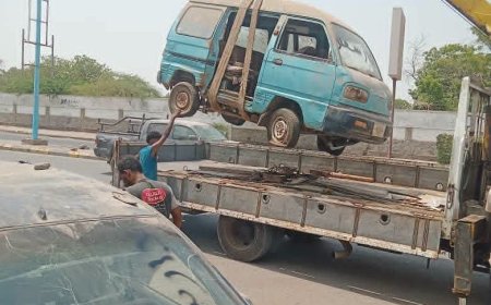 عدن_ حملة واسعة لرفع المركبات المتهالكة وإزالة العوائق والتعديات على الشوارع العامة والرئيسية بدارسعد