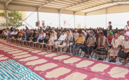 مدير تربية ساحل حضرموت ومدير مديرية غيل بن يمين يحضران حفل تخرج أول دفعة ثانوية عامة (بنات) بالمديرية