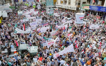 تعز تهتف للجمهورية من جديد.. مسيرة جماهيرية حاشدة تؤكد تمسك المدينة بالدولة واستعادة الوطن