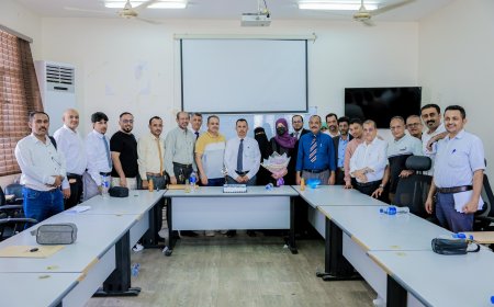كلية العلوم الإدارية بجامعة عدن تحتفي بأول دفعة في برنامج دكتوراه إدارة الأعمال التنفيذي